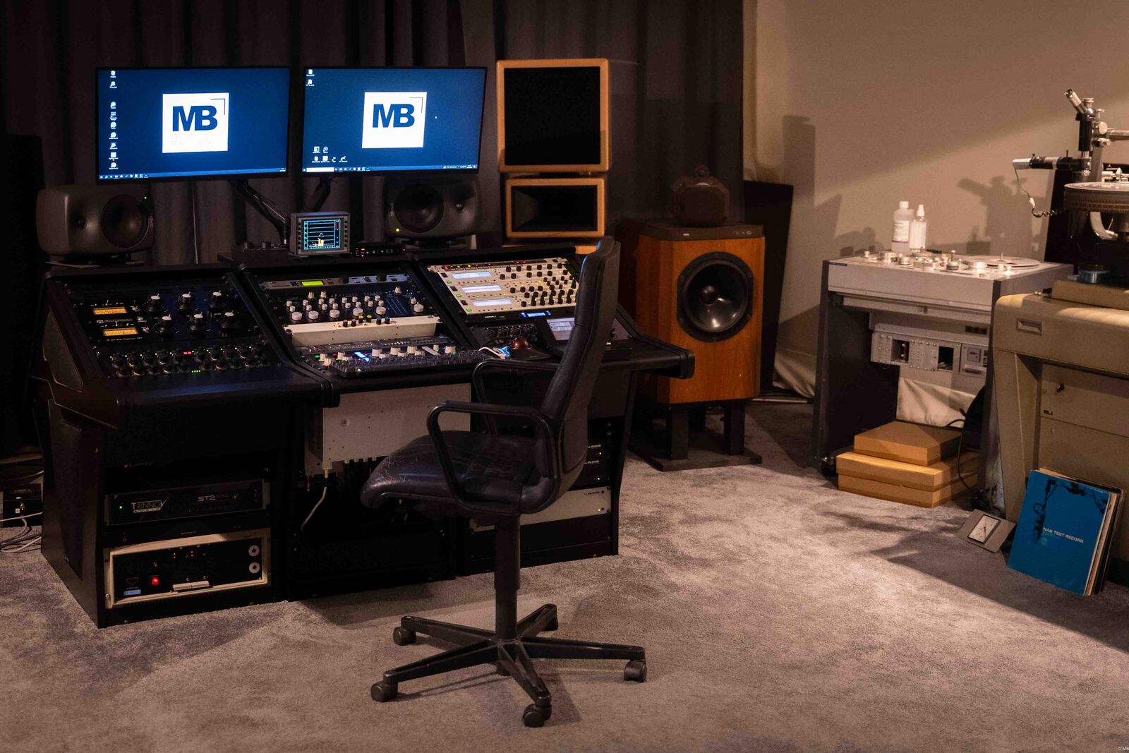 Le studio de mastering — espace d'écoute et de travail